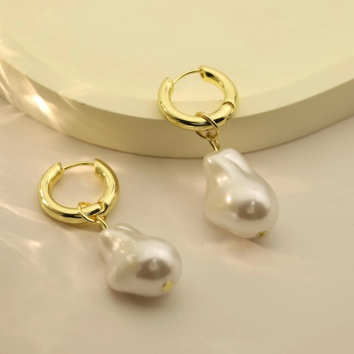 Gold Pearl Earrings For Women, Trendy Pearl Dangle Earrings Chunky Pearl Hoop Earrings Elegant Gold Hoop Earrings Bridal hoop earrings Earrings For Prom Wedding Party Earrings