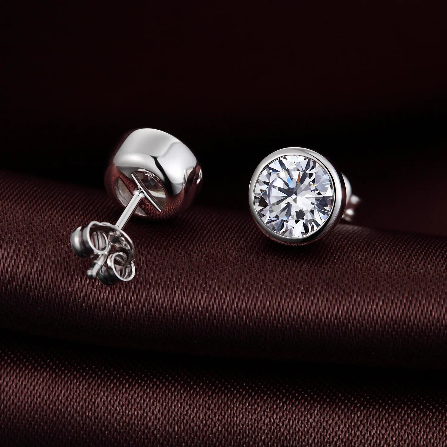 Han han 18K White Gold Plated Halo Stud Earrings for Women, 925 Sterling Silver Bezel Heart Stud Earrings with Cubic Zirconia