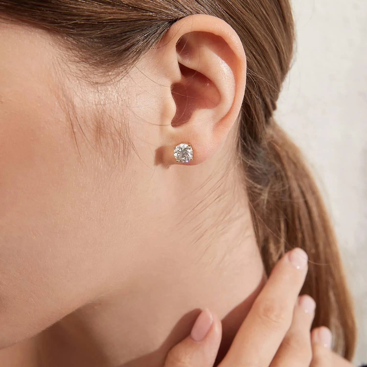 Moissanite Earrings for Women Men S925 Sterling Silver Moissanite Stud Earrings Hypoallergenic Round Cut Stud Earring for Unisex